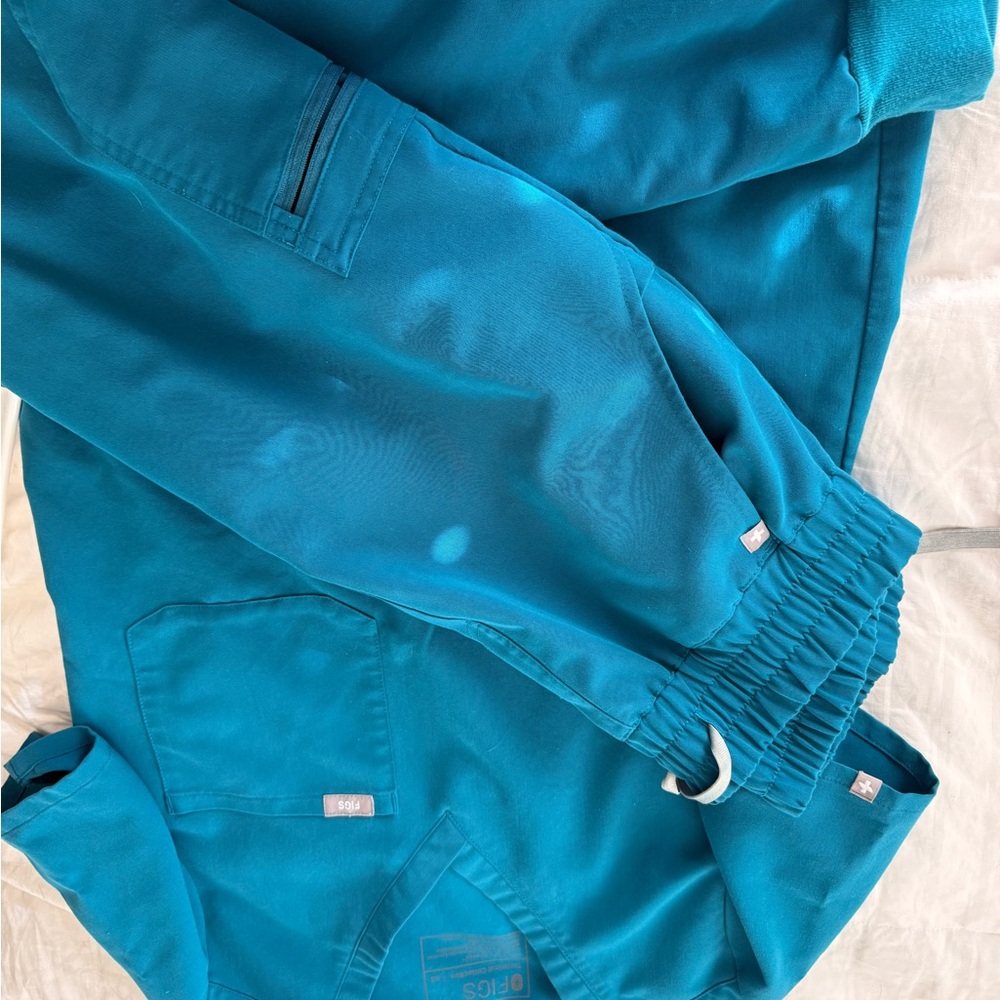 Figs Vibrant Blue Scrub Top and bottoms